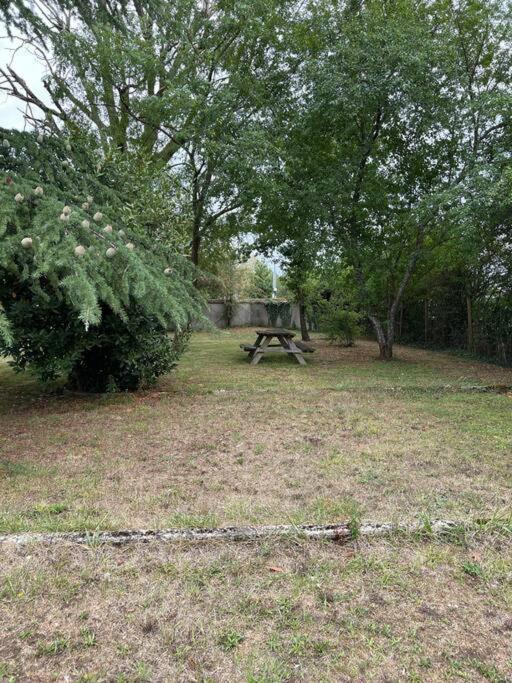 La Lande - Petite Maison Avec Jardin Vendat ภายนอก รูปภาพ