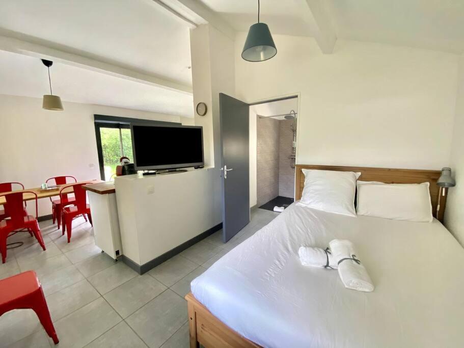 La Lande - Petite Maison Avec Jardin Vendat ภายนอก รูปภาพ