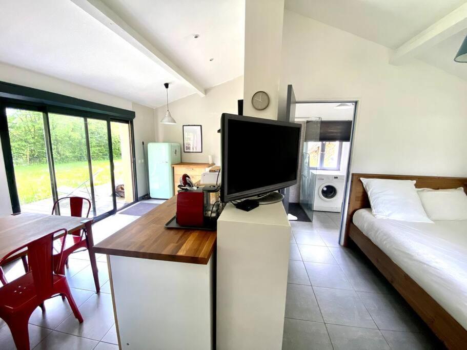 La Lande - Petite Maison Avec Jardin Vendat ภายนอก รูปภาพ